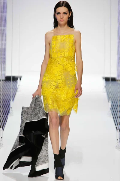 Look 19